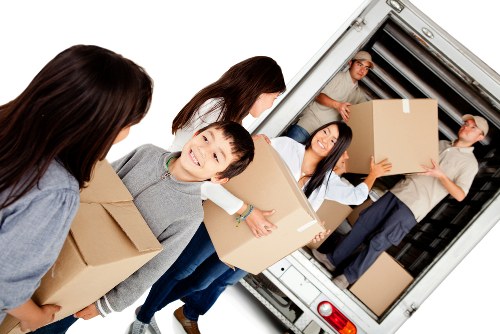 Removal truck hire service for homes in Bromleycommon