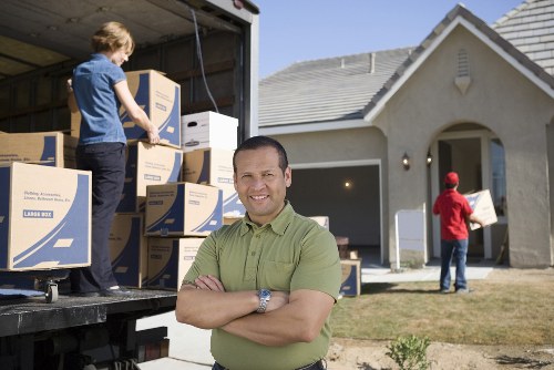 Commercial and residential removals van support in Bromleycommon
